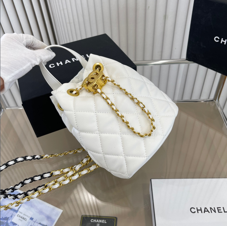 定番人気！！巾着ショルダー♪】CHANEL チェーン ポシェット